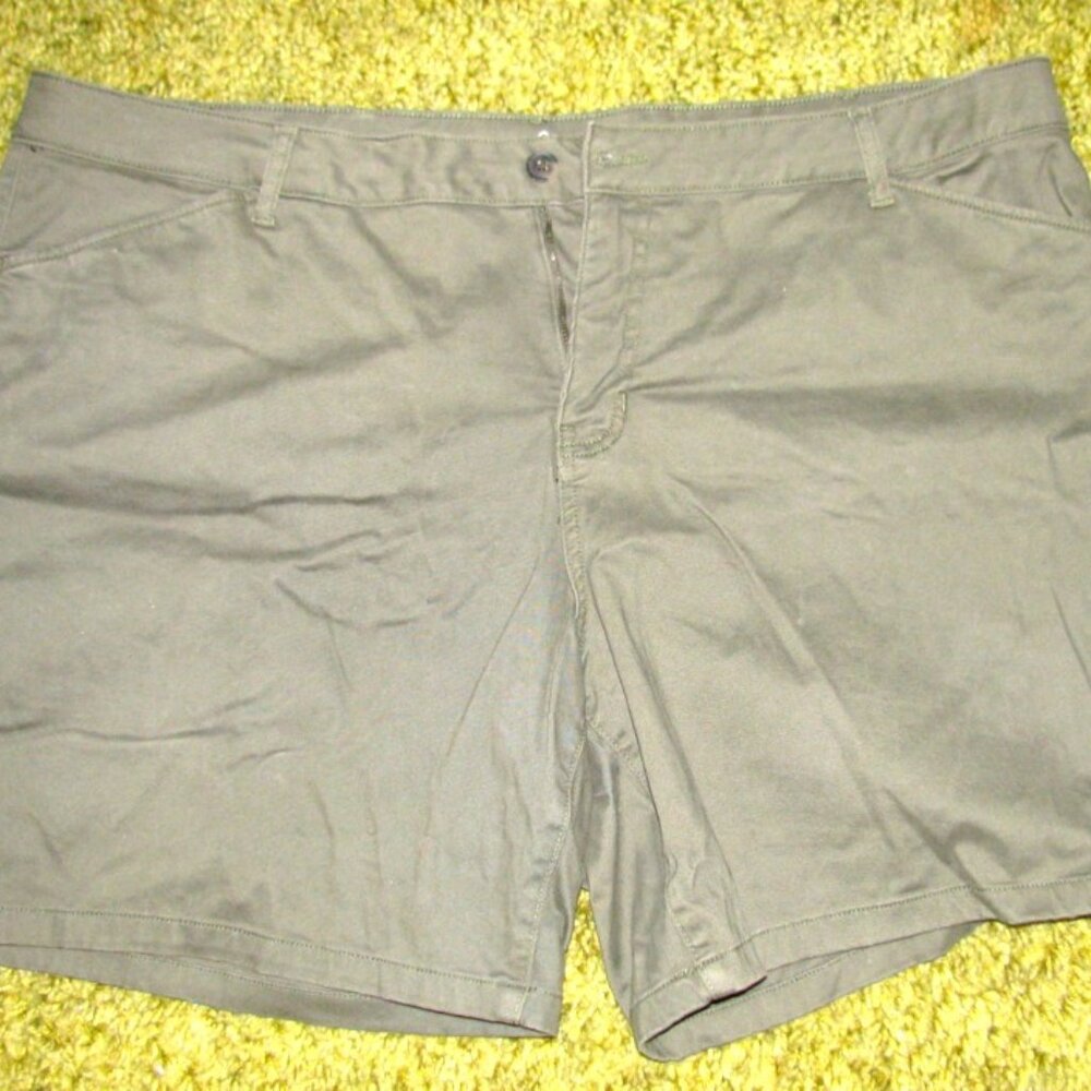 Ladies Dark Olive Green Shorts Size 24W St John's Bay